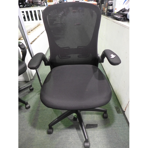 3412 - Black Fabric Mesh Back Gas-Lift Office Chair on Wheels