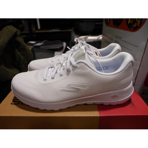 3050 - Women's white Skechers - UK size 6 * this lot is subject to VAT