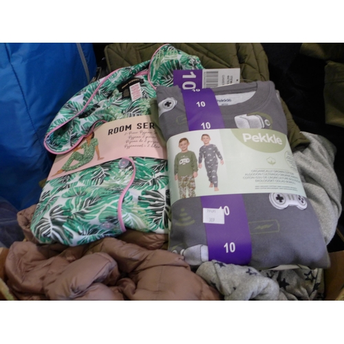 3052 - Assorted women and Kid's clothing - various sizes/styles/colours * this lot is subject to VAT