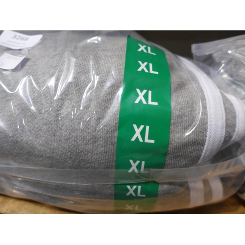 3267 - Five pairs of men's grey Adidas shorts size XL * this lot is subject to VAT