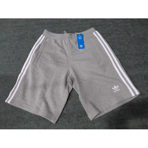 3270 - Five pairs of men's grey Adidas shorts size XL * this lot is subject to VAT