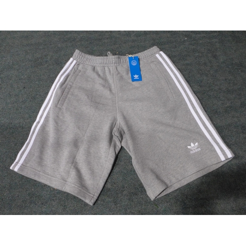 3271 - Five pairs of men's grey Adidas shorts size XL * this lot is subject to VAT