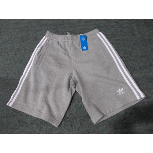 3272 - Five pairs of men's grey Adidas shorts size XL * this lot is subject to VAT