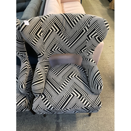 1470 - A black and white patterned fabric upholstered side chair