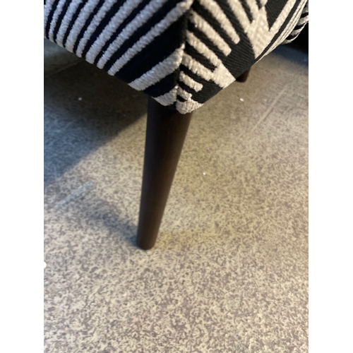 1470 - A black and white patterned fabric upholstered side chair