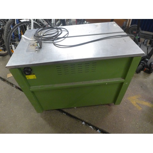 2250B - An electric banding machine -W