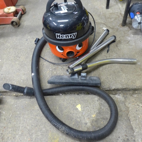 2386 - A Henry vacuum cleaner