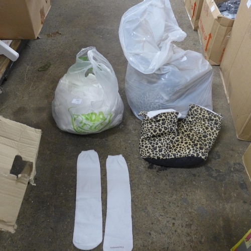 2416 - 6 Pairs of Cosy Toes slippers and a large quantity of white socks