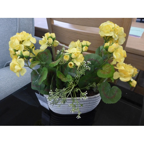 1459 - An oval pot with a display of yellow faux Geranium, H 30cms (50563209)   #