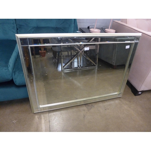 1335 - A bevelled rectangular mirror