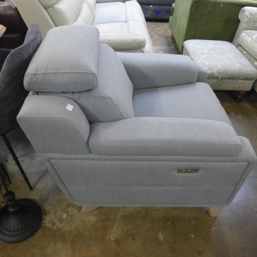 1467 - A Parker Knoll Evolution 1701 power reclining chair with adjustable headrest