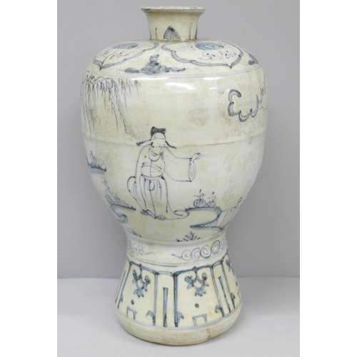 610 - A Chinese 18th Century blue and white bottle vase, 25cm