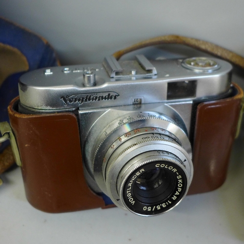 660 - A Voightlander Vito B camera with leather case