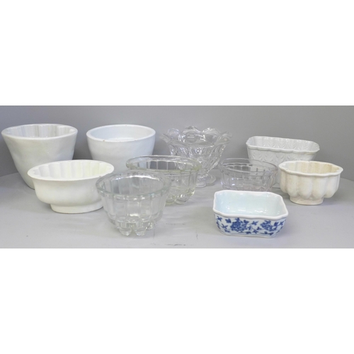 670 - A collection of glass and ceramic early 20th Century jelly/blancmange moulds and a glass dish **PLEA... 