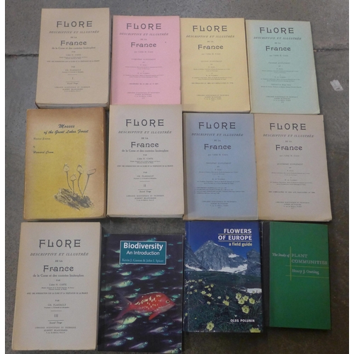 724 - A box of books on mainly flora and plants of the world and eight French books on flora