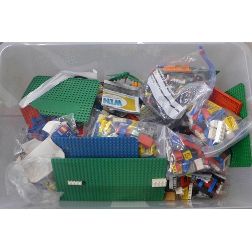 728 - A collection of Lego