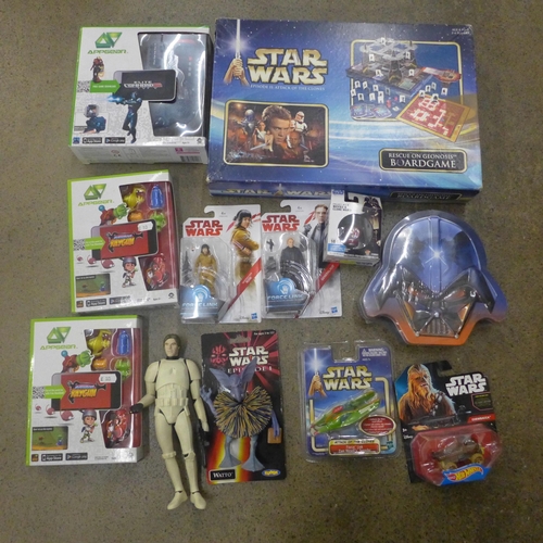 733 - A box of Star Wars toys, collectables, etc.