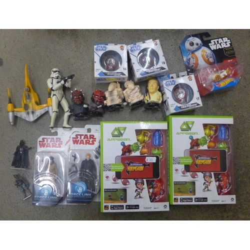 733 - A box of Star Wars toys, collectables, etc.