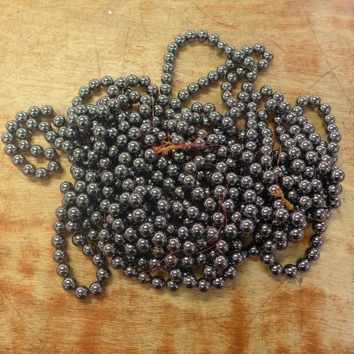 747 - A large quantity of hematite beads