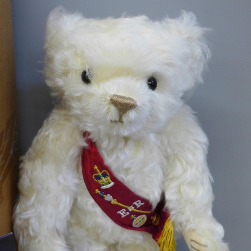 764 - A Merrythought Teddy bear, Regal Splendour, limited edition, 1953-2003 with growler, boxed