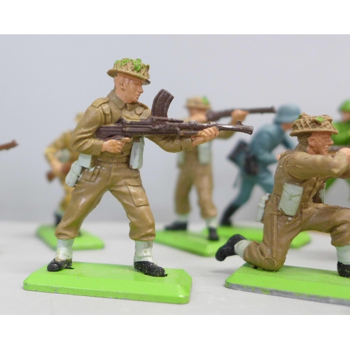 807 - Over forty 1970s Britains soldiers