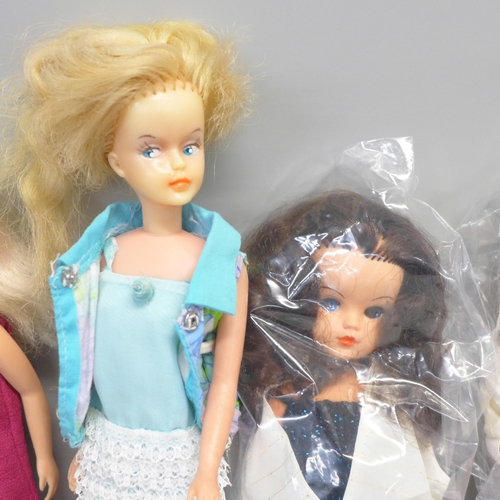 817 - A box of Sindy dolls and clothing