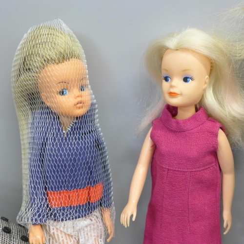 817 - A box of Sindy dolls and clothing