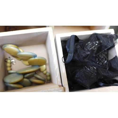 822 - A large box of modern jewellery including three jewellery cabinets **PLEASE NOTE THIS LOT IS NOT ELI... 