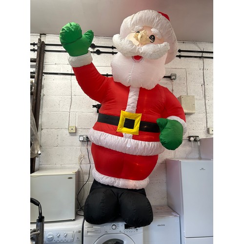 2262 - A blow up Santa