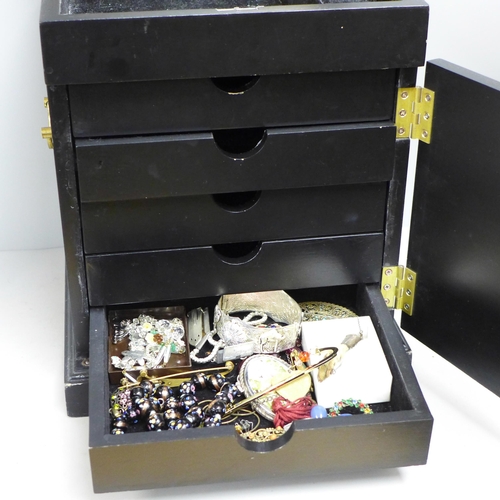 853 - An oriental style jewellery chest with assorted jewellery in one drawer