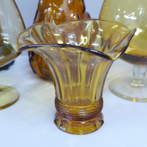 856 - Eight items of amber glass **PLEASE NOTE THIS LOT IS NOT ELIGIBLE FOR POSTING AND PACKING**