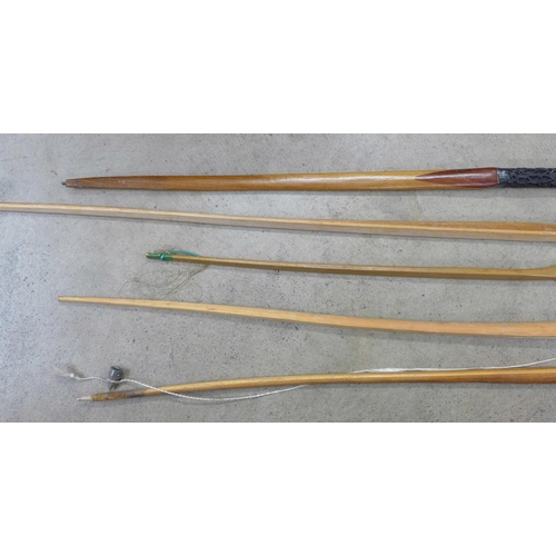 867 - Five vintage archery bows and accessories **PLEASE NOTE THIS LOT IS NOT ELIGIBLE FOR POSTING AND PAC... 