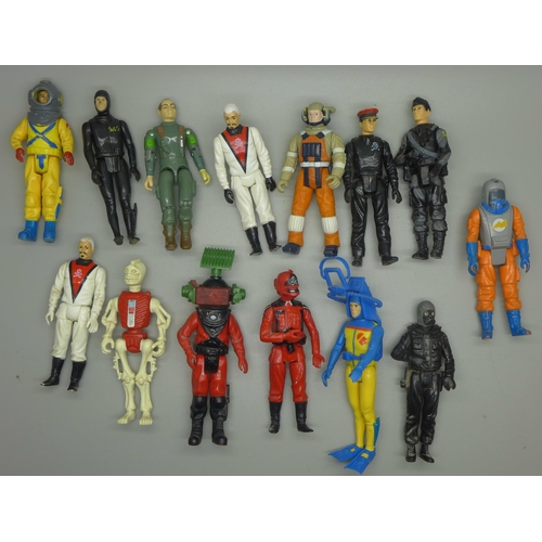 881 - A bag of action figures