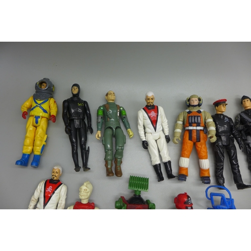 881 - A bag of action figures