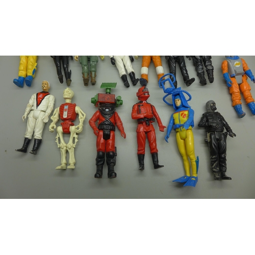 881 - A bag of action figures