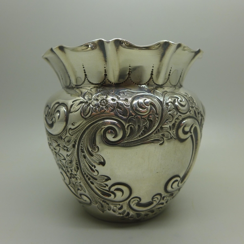 891 - A silver pot/vase, Sheffield 1901, 136g