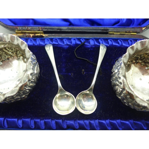 906 - Two silver salts with spoons, Birmingham, cased, 56g