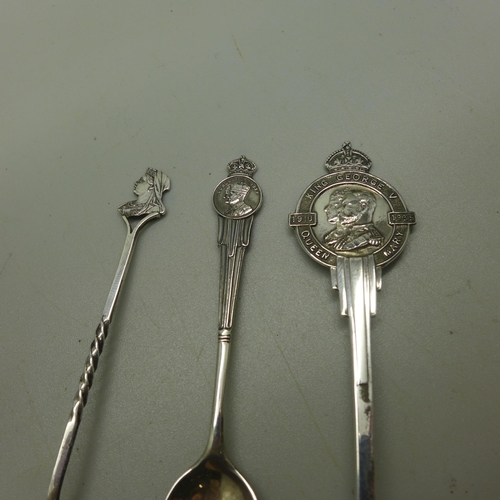 938 - Three silver commemorative spoons, 35g