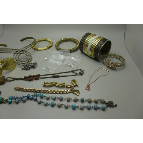 952 - Costume jewellery