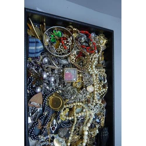 961 - A collection of costume jewellery, etc.