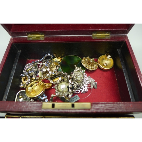 966 - A jewellery box containing costume jewellery including paste set