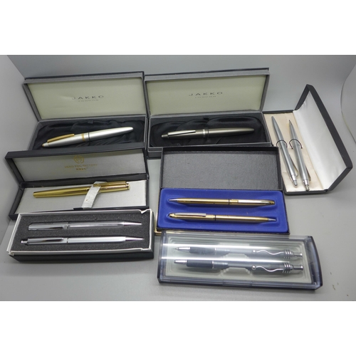 972 - A collection of boxed fountain pens, including Jakko and Hero