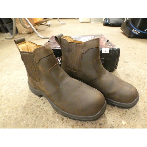 2435 - V12 Footwear brown leather safety boots (size 12)