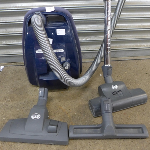 2290 - A Sebo K1 Komfort vacuum cleaner