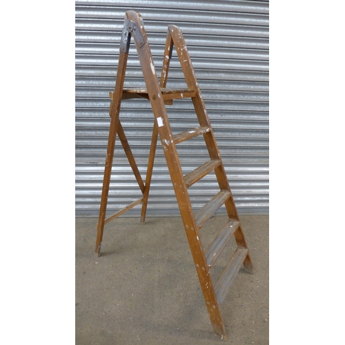 2293 - A 6-rung 1930s wooden stepladder