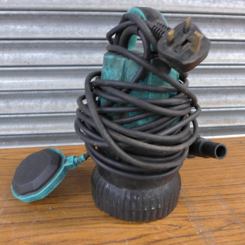 2321 - A B&Q 250w clean water puddle pump - model CB250CWPA - W