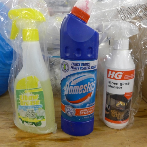 2375 - A bag of approx. 15 assorted cleaning chemicals