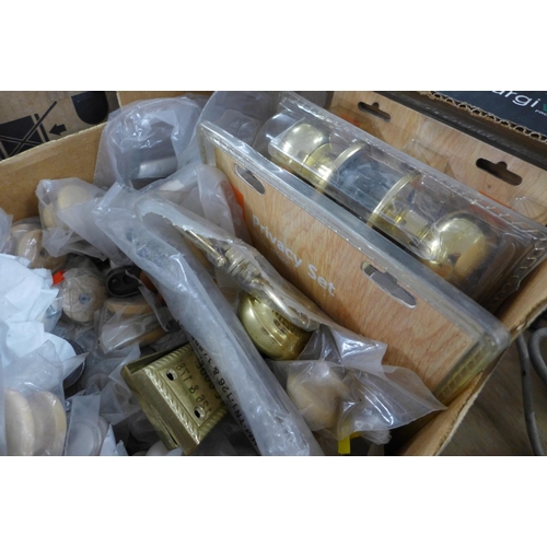 2422 - A box of door handles/knobs