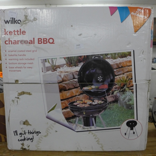 2440 - A Wilko charcoal BBQ