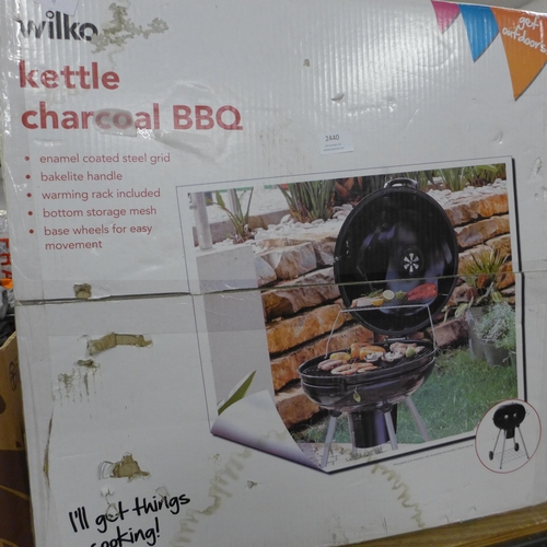 2440 - A Wilko charcoal BBQ